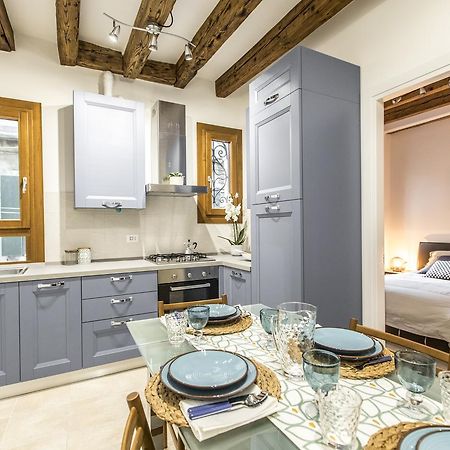 Ca Rezzonico Apartment R&R Venesia Bagian luar foto