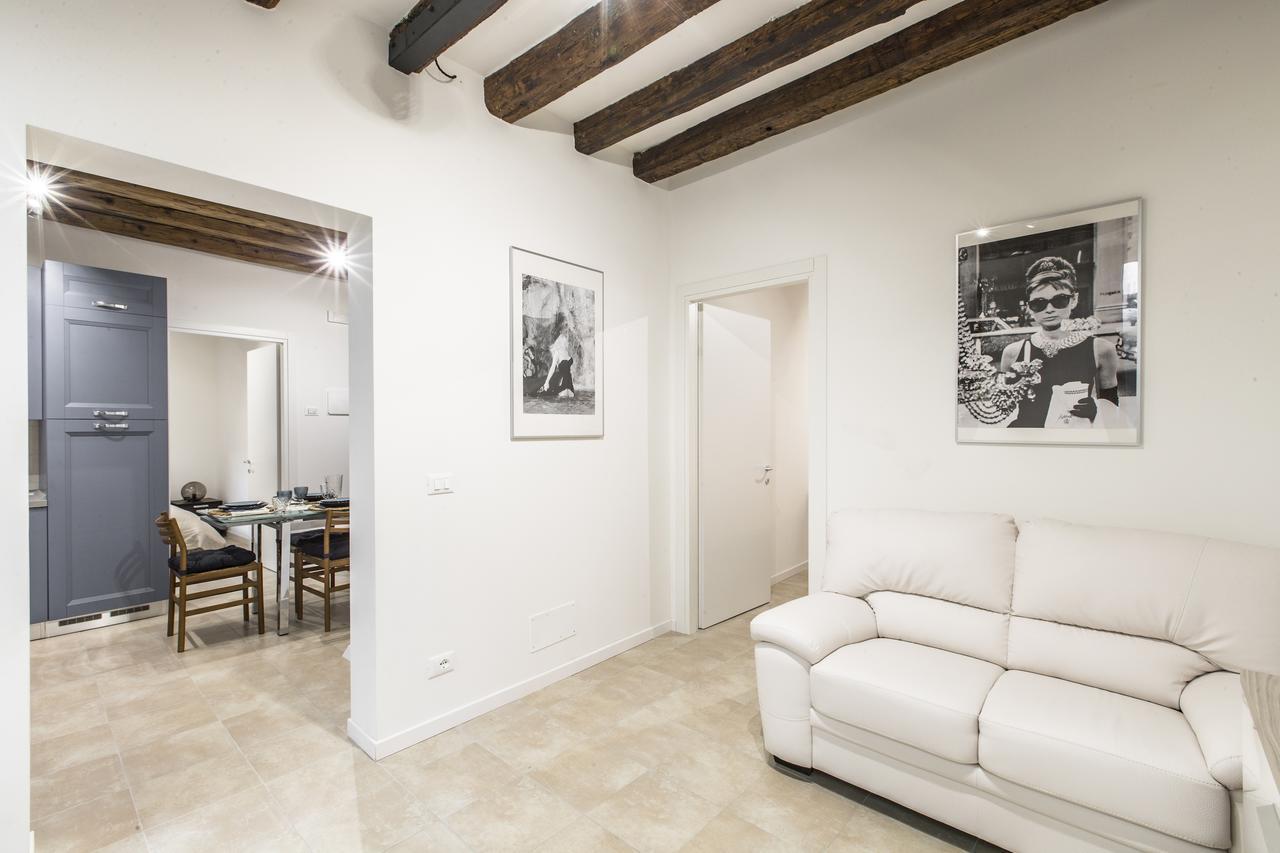 Ca Rezzonico Apartment R&R Venesia Bagian luar foto