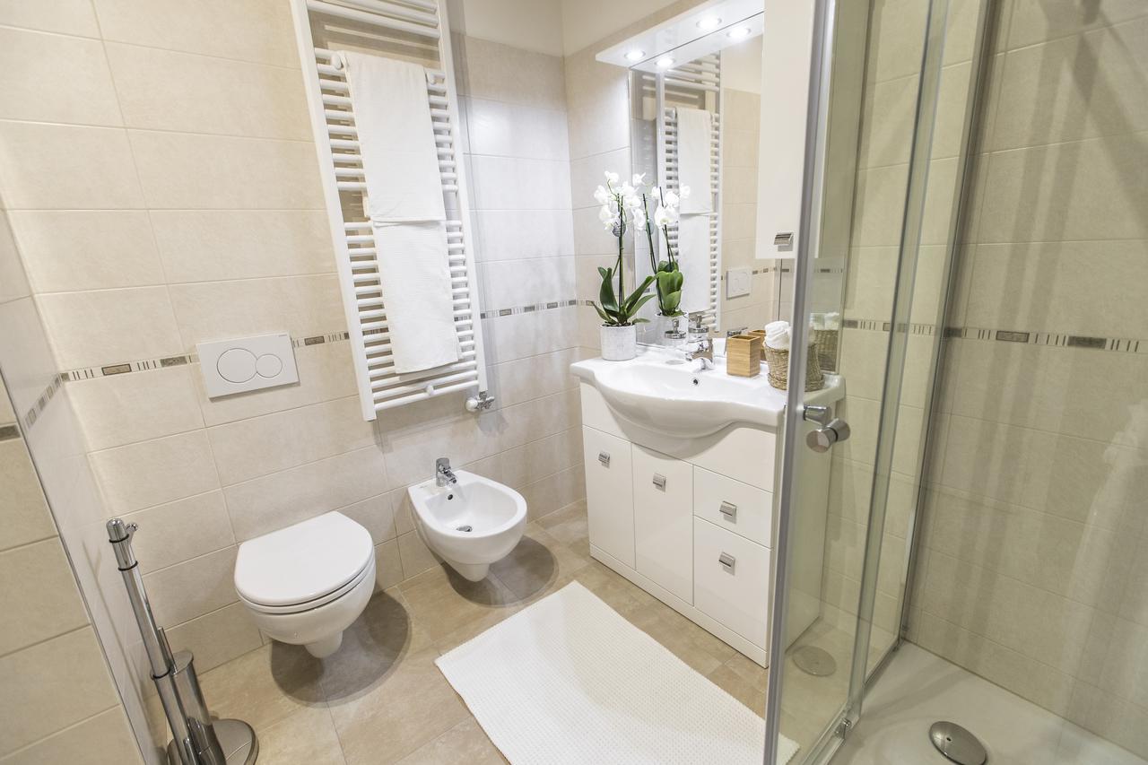Ca Rezzonico Apartment R&R Venesia Bagian luar foto