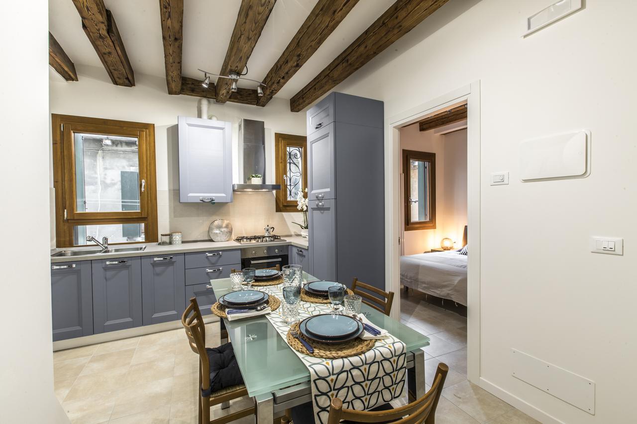 Ca Rezzonico Apartment R&R Venesia Bagian luar foto